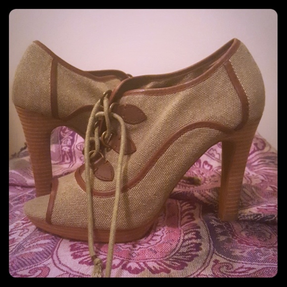 Banana Republic Shoes - BANANANA REPUBLIC TWEED HEELS WOMENS 7